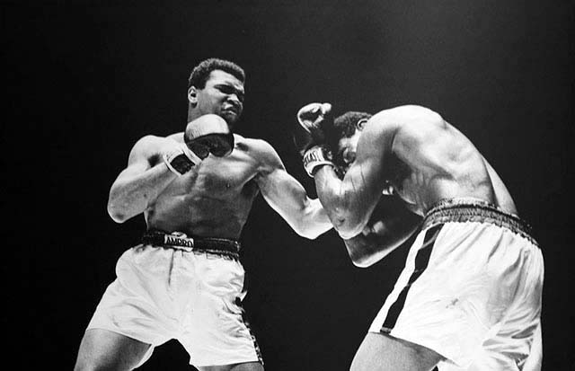 Photo of Muhammed Ali boxing