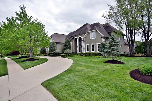 Photo of home in Lake Forest Estates, Louisville KY