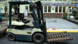 Read more about the article Thinking Forklift for a Big Home Project? 3 Things You Need to Know