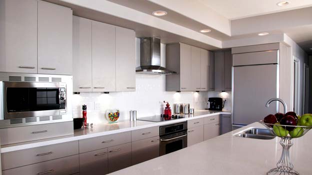 Photo of a kitchen with coordinated countertop and backsplash