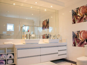 Read more about the article How to Remove Bathroom Mirror Safely from Wall
