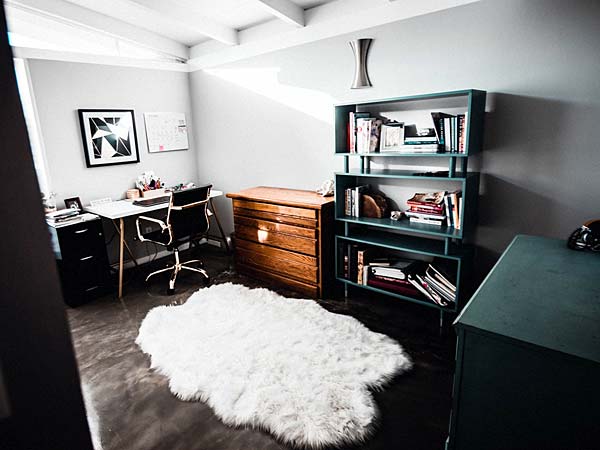 Read more about the article 7 Simple Ways to Make Your Home Office Look Expensive