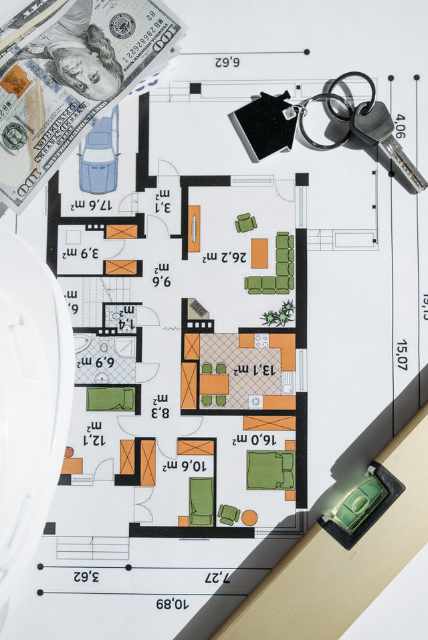 Floorplan with keys level and money graphic