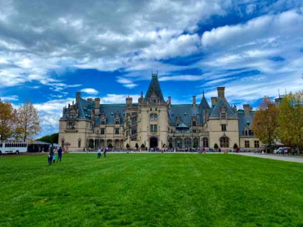 Photo of the Biltmore Estate in the Smokey Mountains Tennessee
