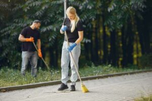 Read more about the article Selling Your Home? How to Boost Curb Appeal by Cleaning Your Driveway