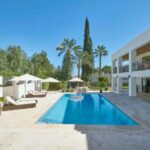 Modern Villas in Marbella: Merging High-tech Features with Seaside Elegance