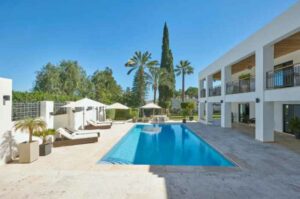 Read more about the article Modern Villas in Marbella: Merging High-tech Features with Seaside Elegance